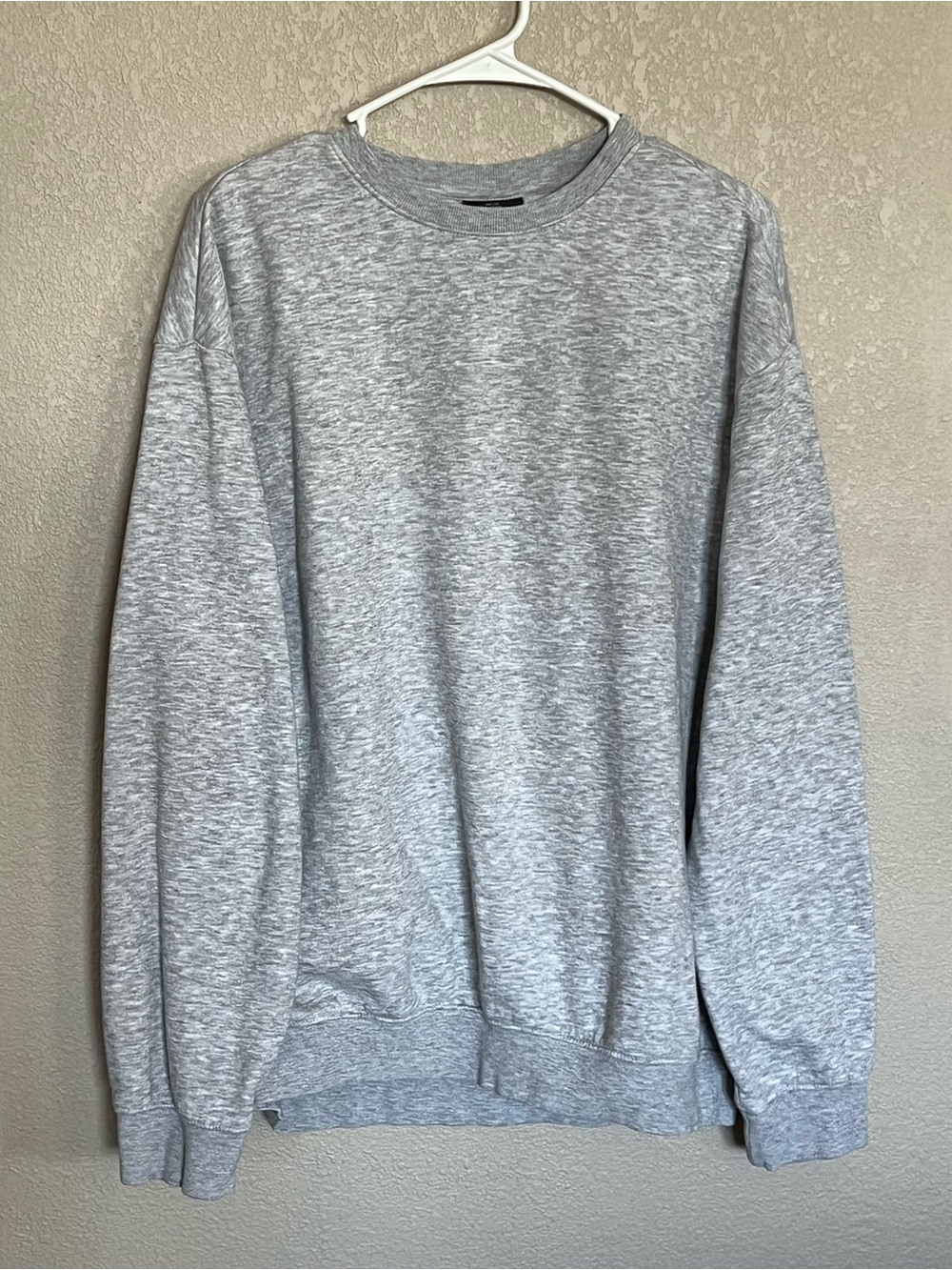 H&M Women’s Loose Fit Light Heather Gray Crew Neck Sweatshirt size Medium